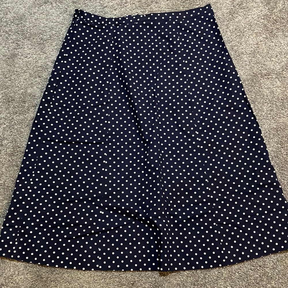 No brand navy poke-a-dot skirt!